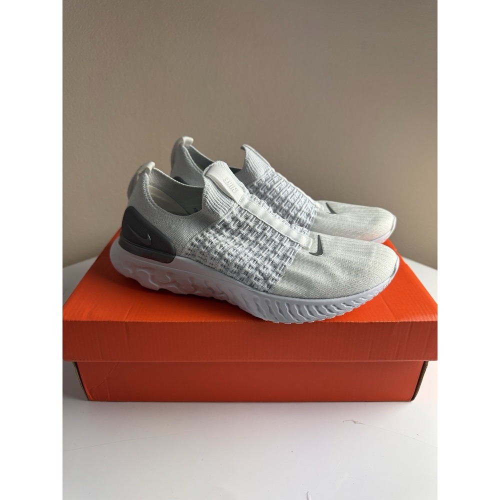 Nike React Phantom Run Flyknit 2 Sneakers Women 7.5W CJ0280-100 White